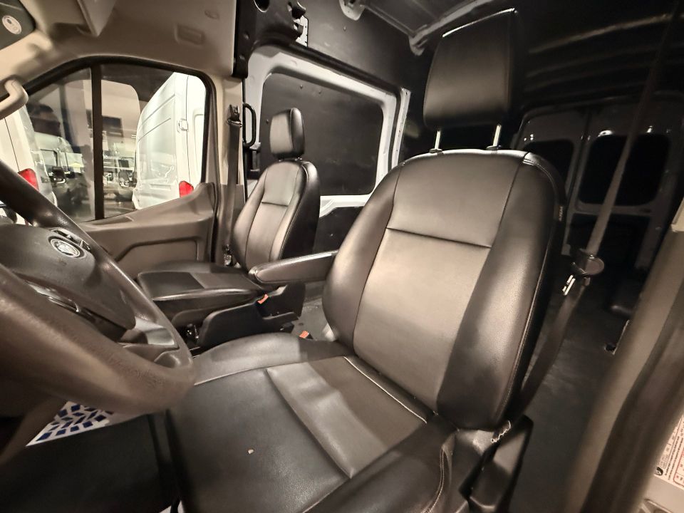 Ford Transit Cargo Van 2023 - Image 26