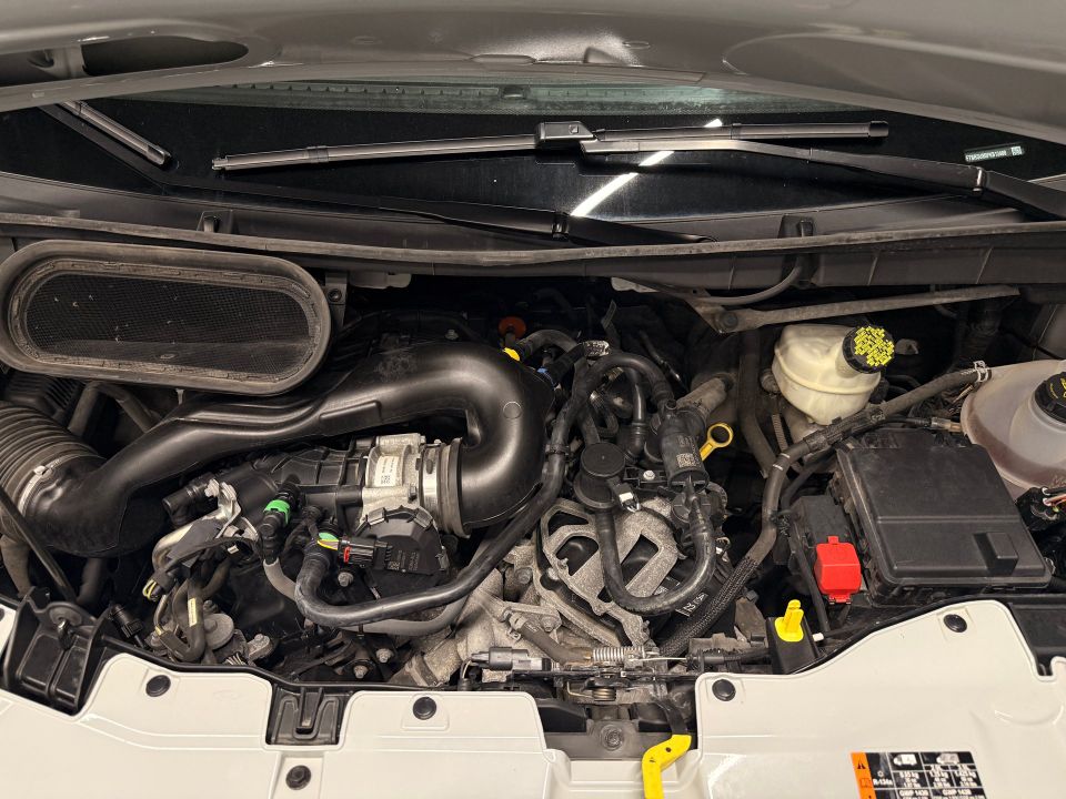 Ford Transit Cargo Van 2023 - Image 27