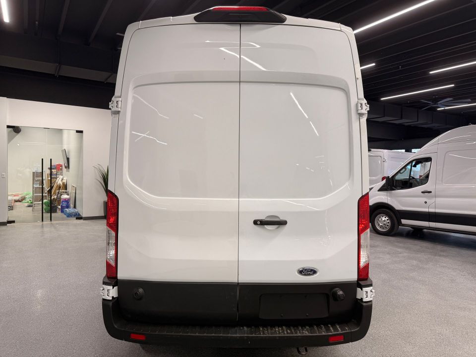 Ford Transit Cargo Van 2024 - Image 4