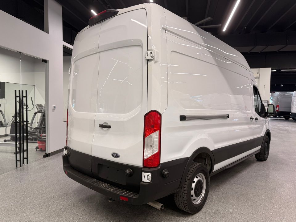Ford Transit Cargo Van 2024 - Image 5