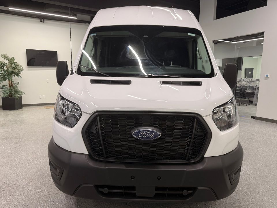 Ford Transit Cargo Van 2024 - Image 8