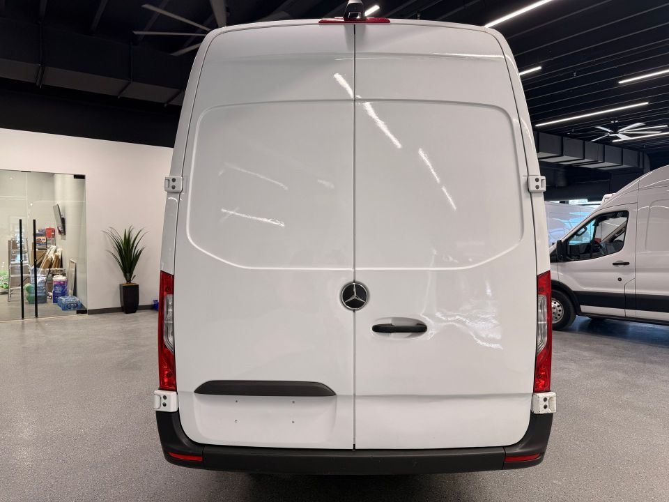 Mercedes-Benz Sprinter Cargo Van 2024 - Image 4