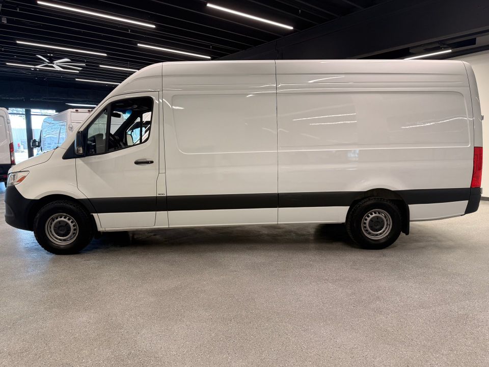 Mercedes-Benz Sprinter Cargo Van 2024 - Image 2