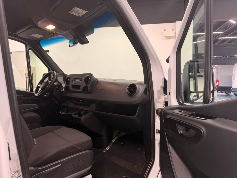 Mercedes-Benz Sprinter Cargo Van 2024 - Image 12