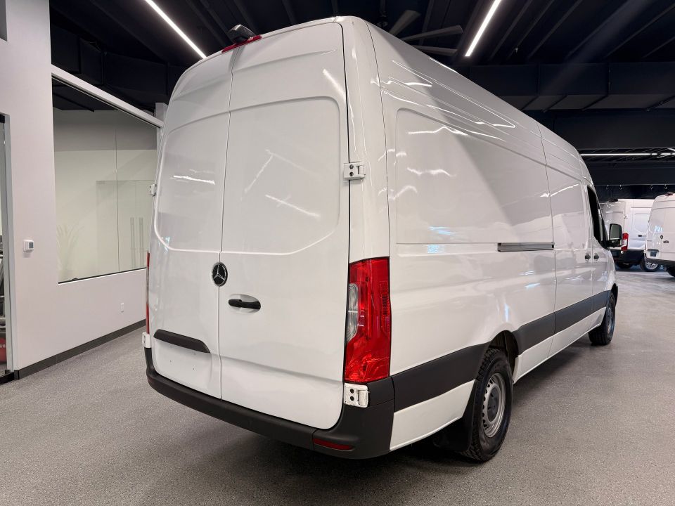 Mercedes-Benz Sprinter Cargo Van 2024 - Image 5