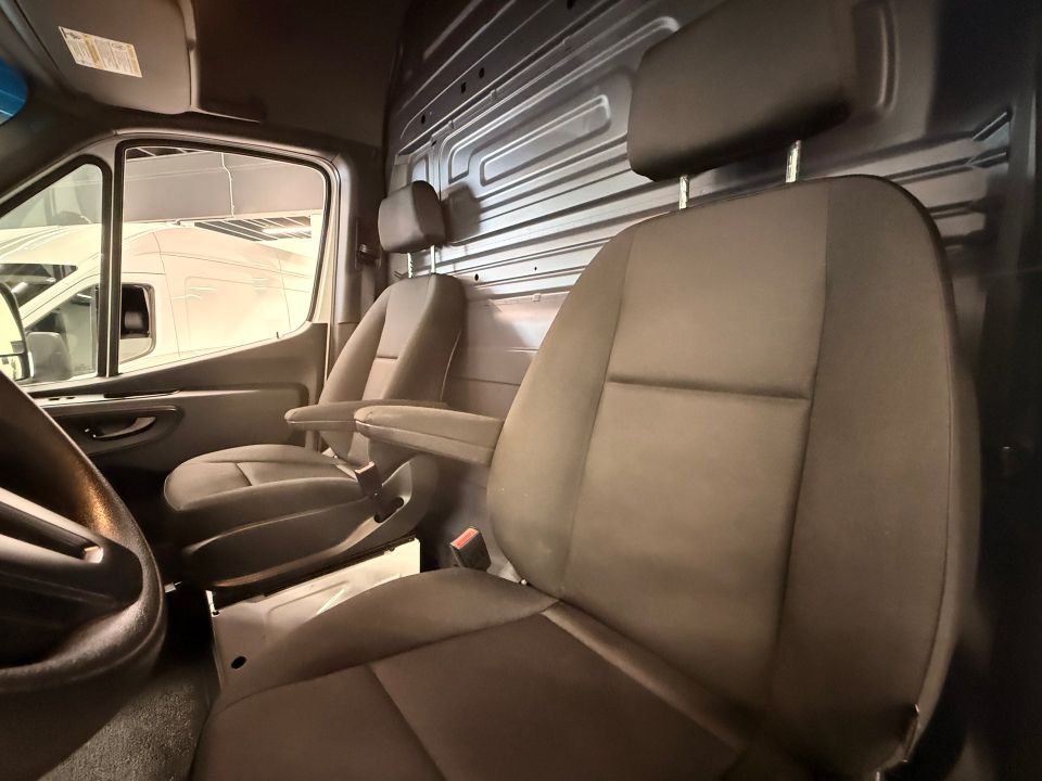 Mercedes-Benz Sprinter Cargo Van 2024 - Image 25