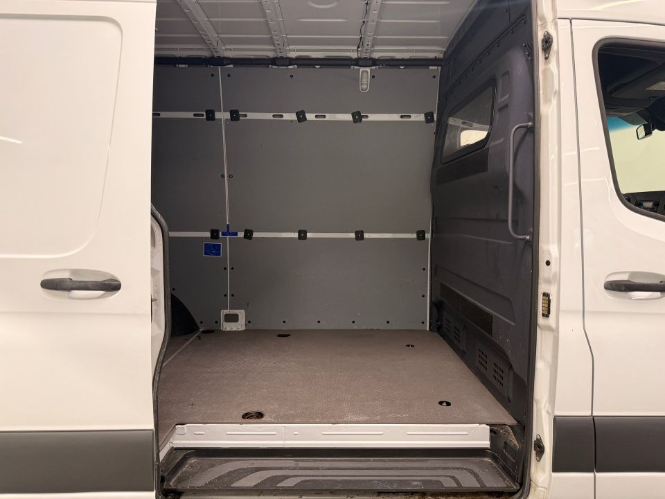 Mercedes-Benz Sprinter Cargo Van 2019 - Image 13