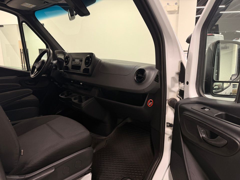 Mercedes-Benz Sprinter Cargo Van 2019 - Image 12
