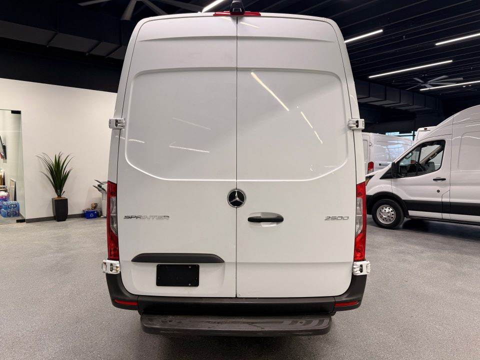 Mercedes-Benz Sprinter Cargo Van 2019 - Image 4