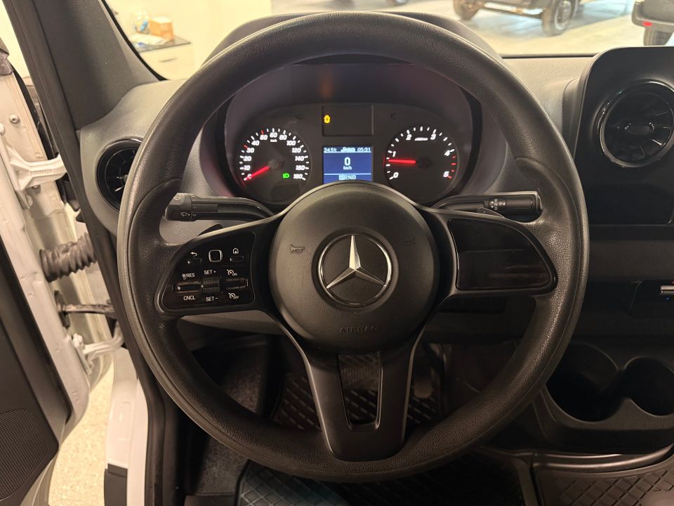Mercedes-Benz Sprinter Cargo Van 2019 - Image 16