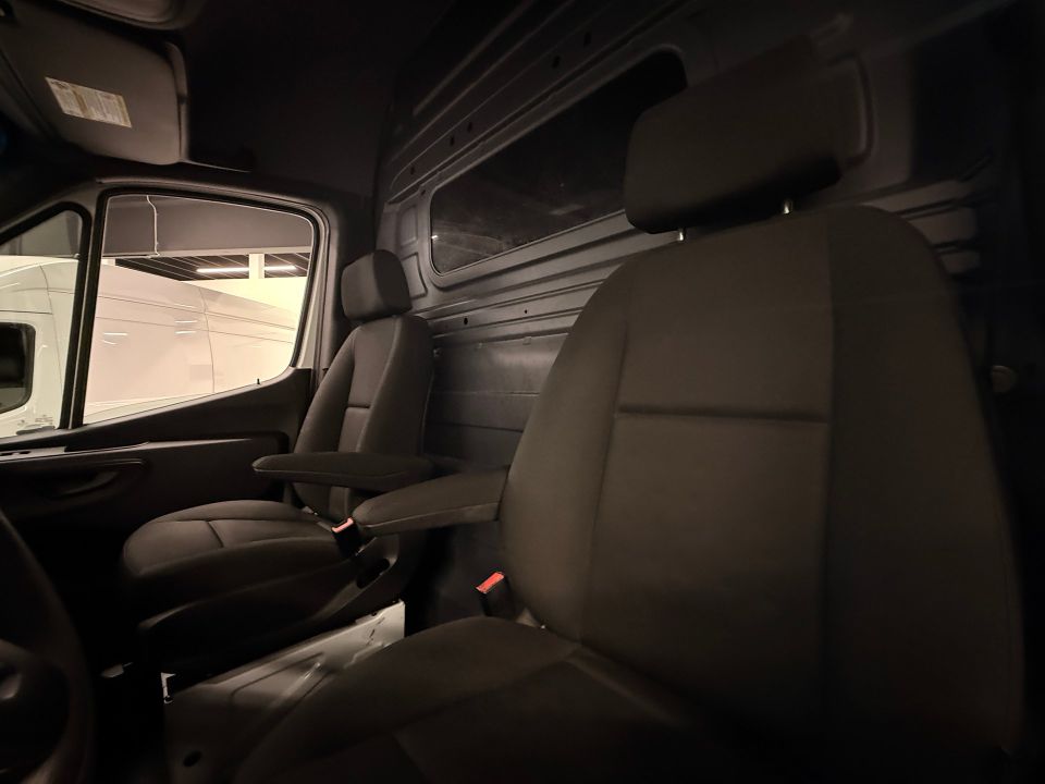 Mercedes-Benz Sprinter Cargo Van 2019 - Image 25