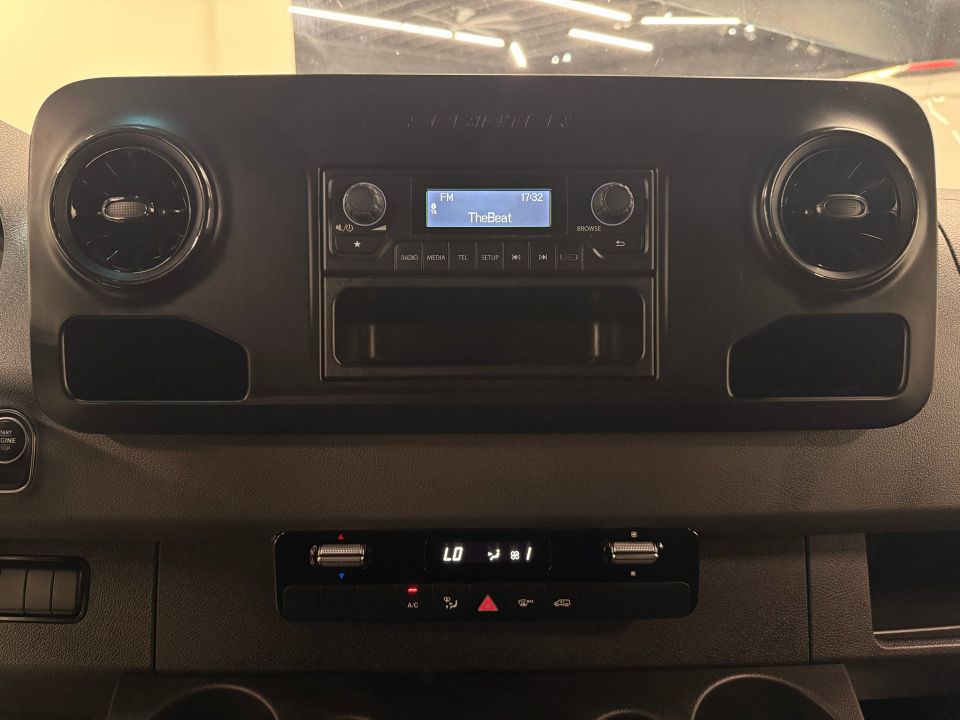 Mercedes-Benz Sprinter Cargo Van 2019 - Image 20