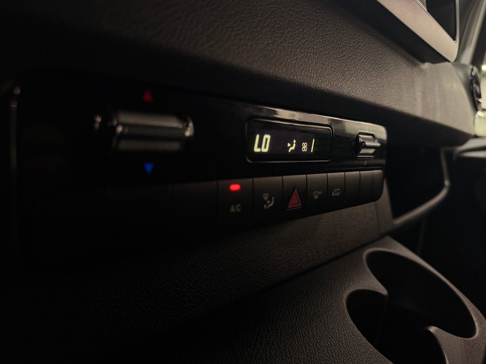 Mercedes-Benz Sprinter Cargo Van 2019 - Image 21
