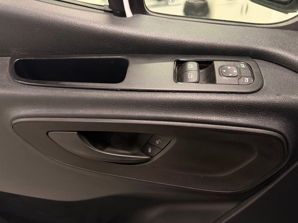 Mercedes-Benz Sprinter Cargo Van 2019 - Image 18