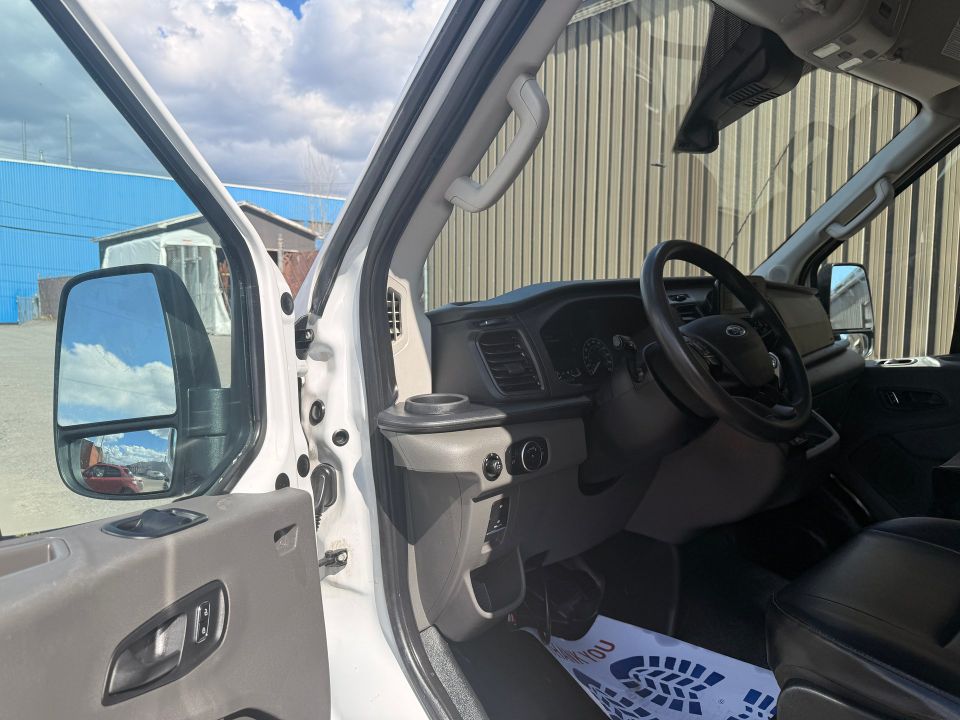 Ford Transit Cargo Van 2023 - Image 11