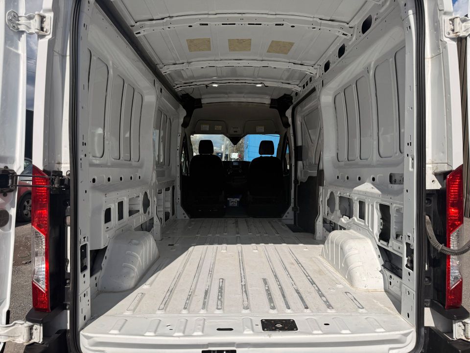 Ford Transit Cargo Van 2023 - Image 14