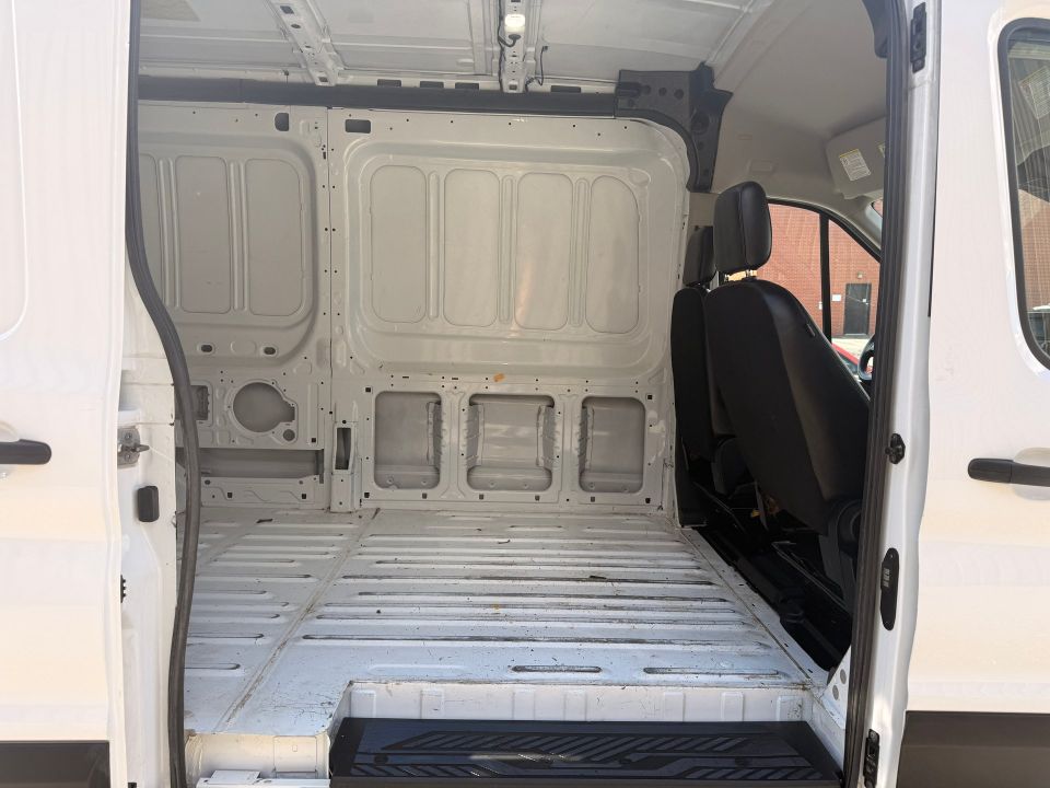 Ford Transit Cargo Van 2023 - Image 13