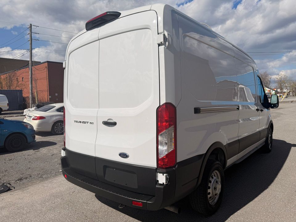 Ford Transit Cargo Van 2023 - Image 5