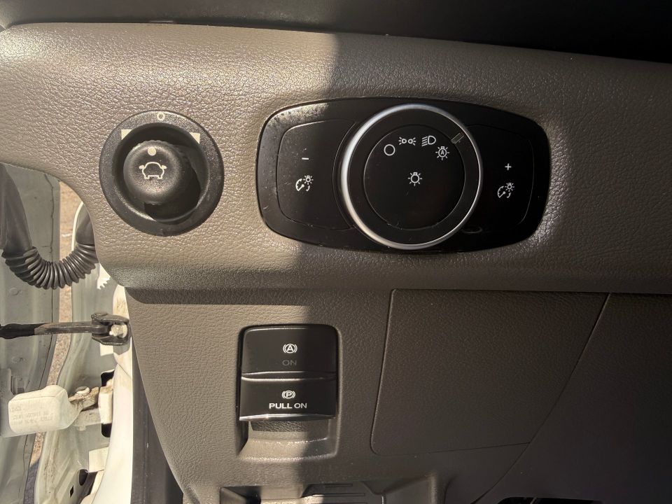 Ford Transit Cargo Van 2023 - Image 17