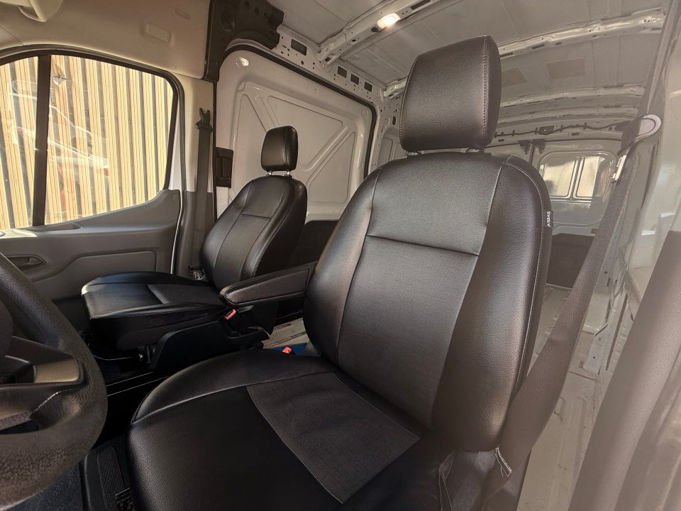 Ford Transit Cargo Van 2023 - Image 26