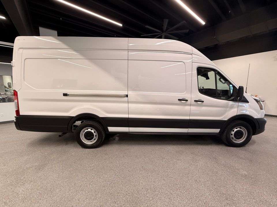 Ford Transit Cargo Van 2023 - Image 6