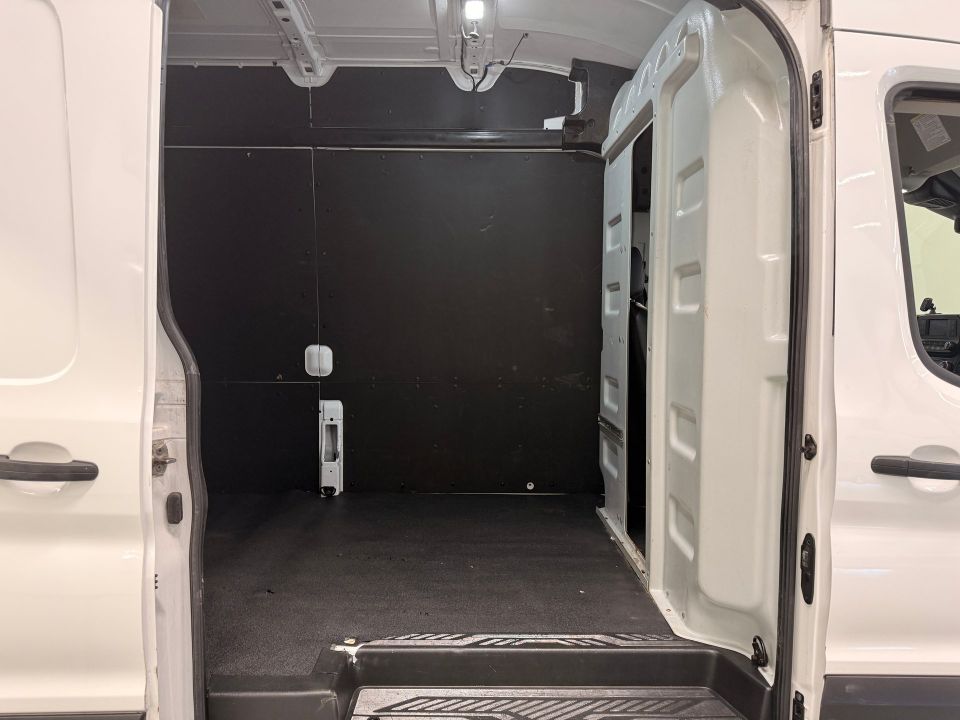 Ford Transit Cargo Van 2023 - Image 13