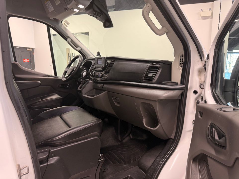Ford Transit Cargo Van 2023 - Image 12