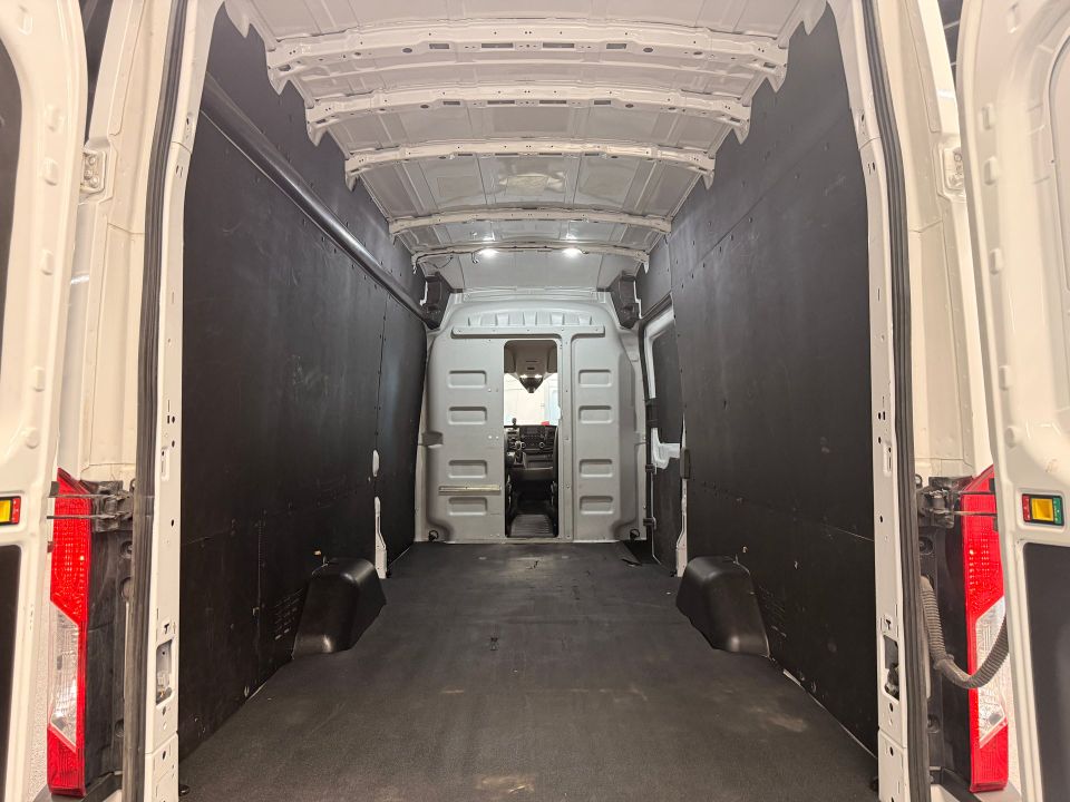 Ford Transit Cargo Van 2023 - Image 15