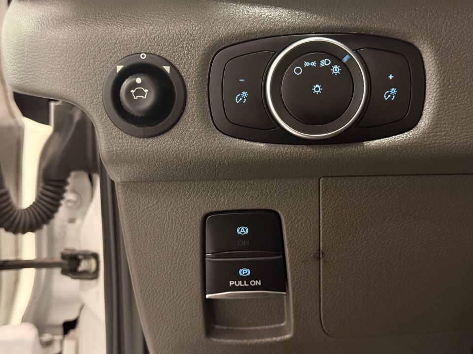 Ford Transit Cargo Van 2023 - Image 23