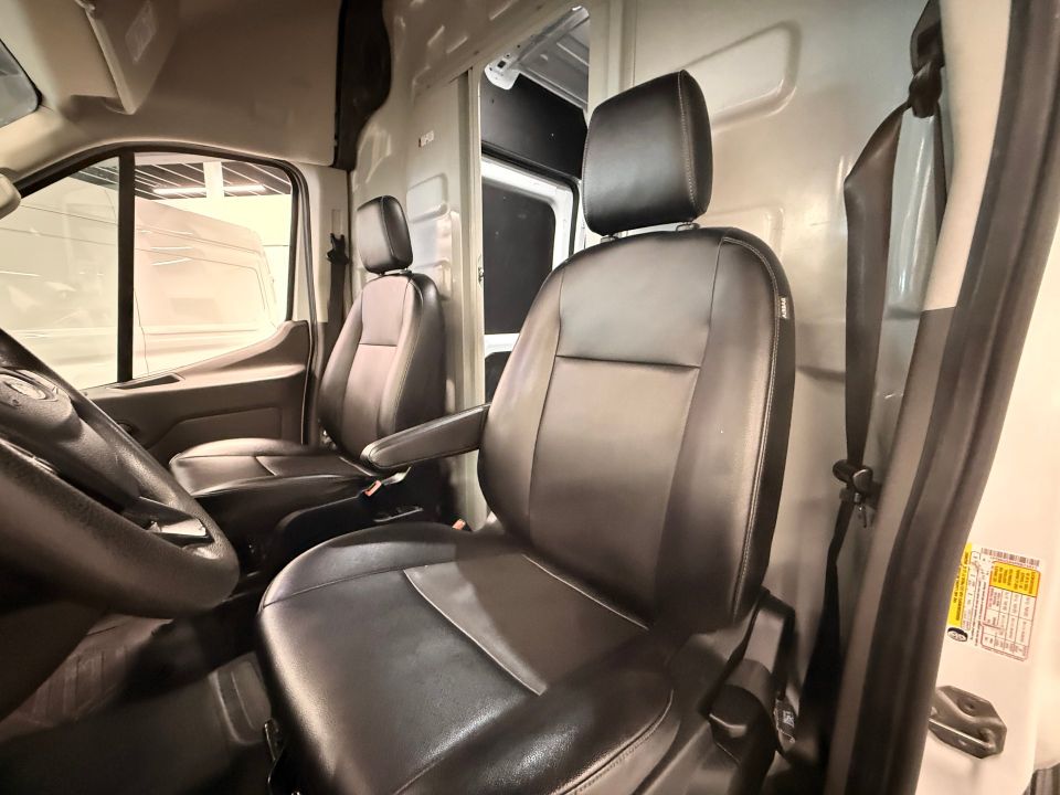 Ford Transit Cargo Van 2023 - Image 27