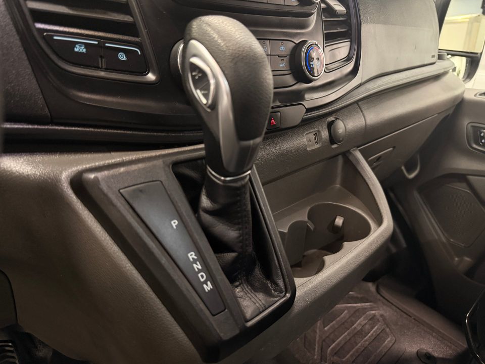 Ford Transit Cargo Van 2023 - Image 20