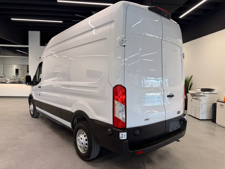 Ford Transit Cargo Van 2023 - Image 3