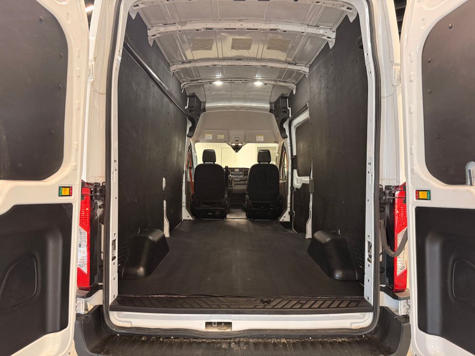 Ford Transit Cargo Van 2023 - Image 15