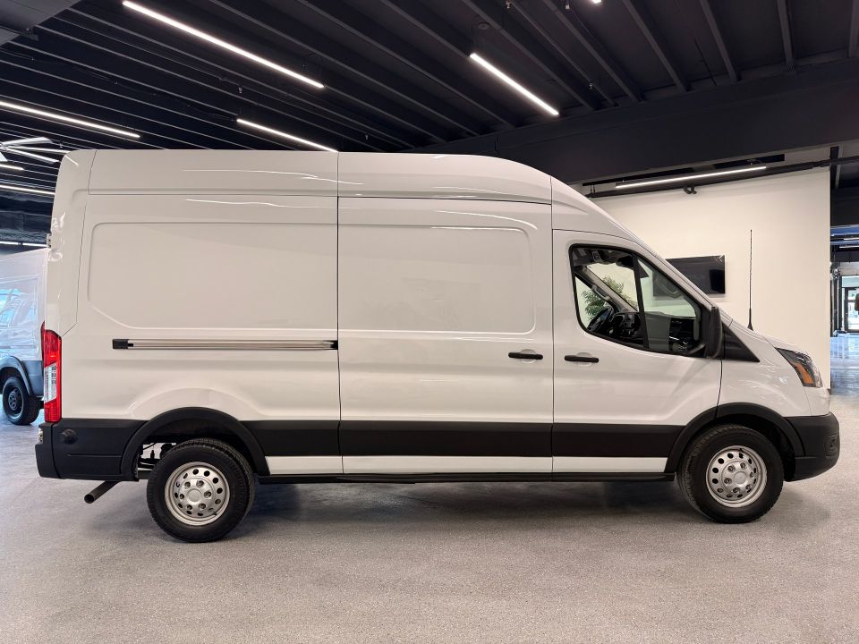 Ford Transit Cargo Van 2023 - Image 6