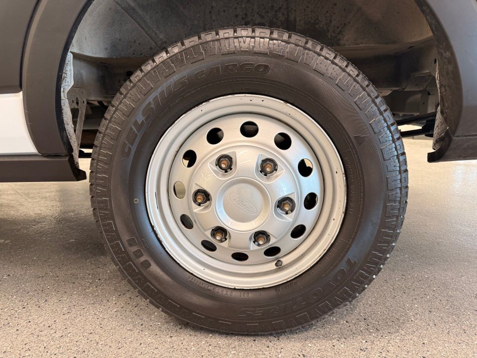 Ford Transit Cargo Van 2023 - Image 9