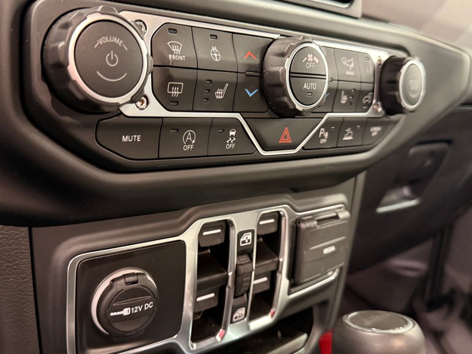 Jeep Gladiator 2023 - Image 25