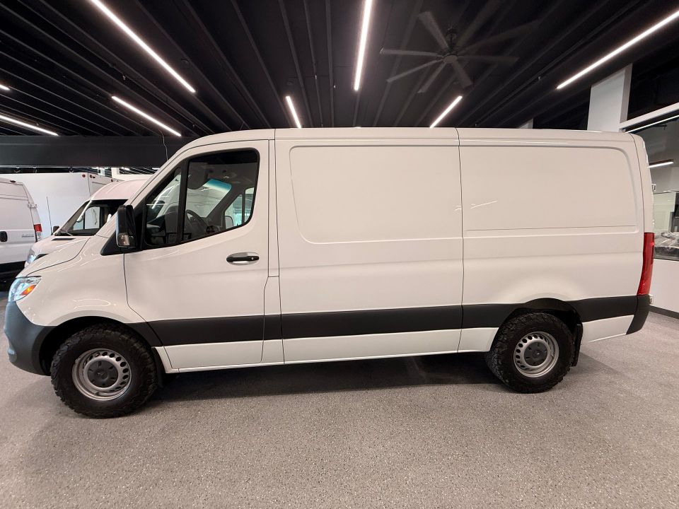 Mercedes-Benz Sprinter Cargo Van 2021 - Image 2