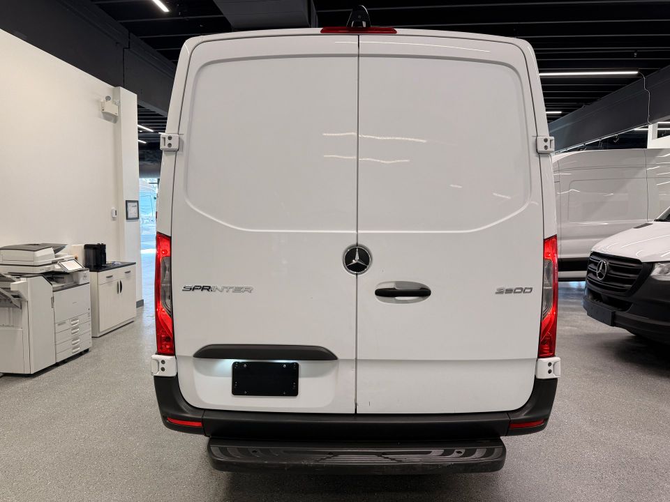 Mercedes-Benz Sprinter Cargo Van 2021 - Image 4