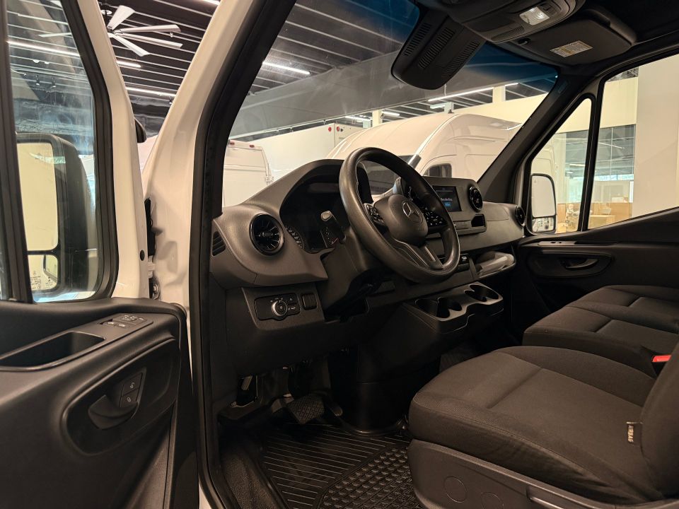 Mercedes-Benz Sprinter Cargo Van 2021 - Image 11