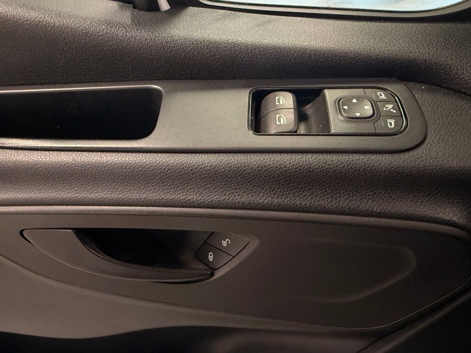 Mercedes-Benz Sprinter Cargo Van 2021 - Image 20