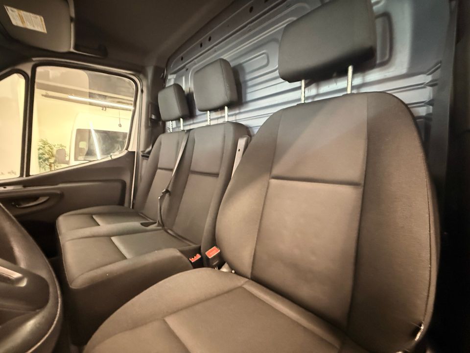 Mercedes-Benz Sprinter Cargo Van 2021 - Image 27