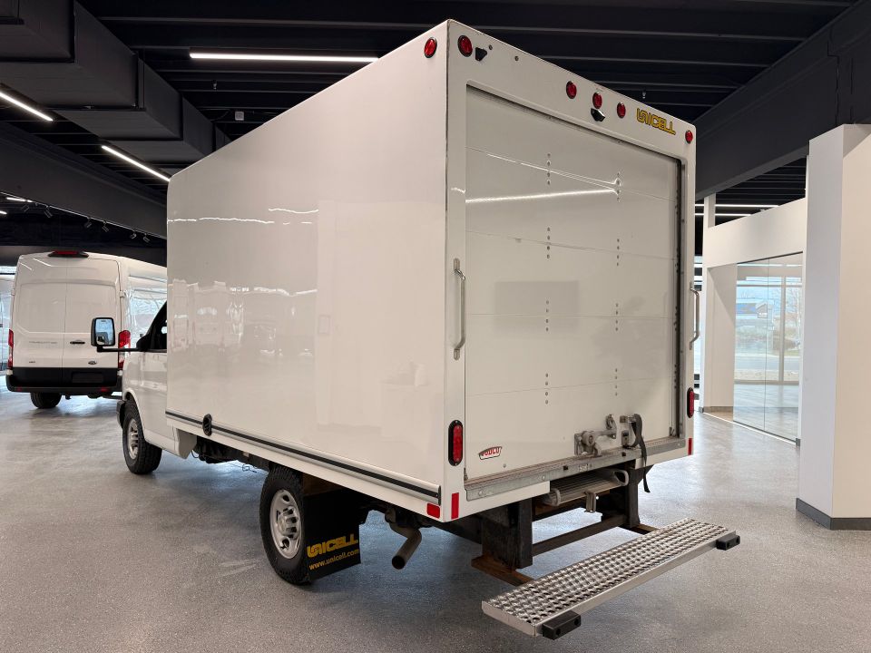 Chevrolet Express Cutaway 2024 - Image 3