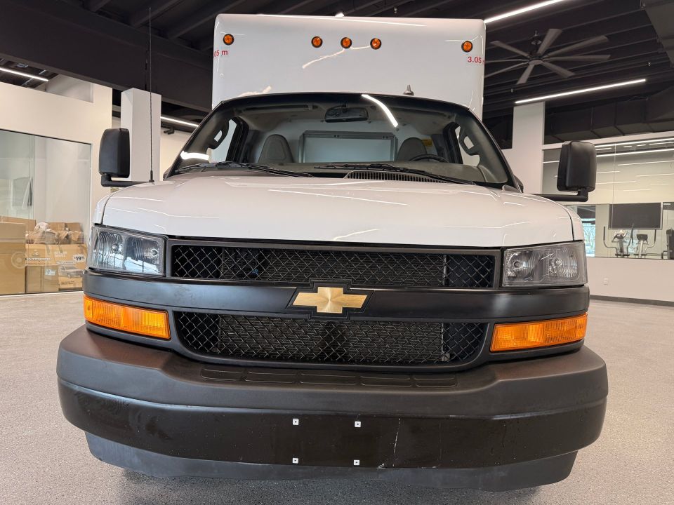Chevrolet Express Cutaway 2024 - Image 8