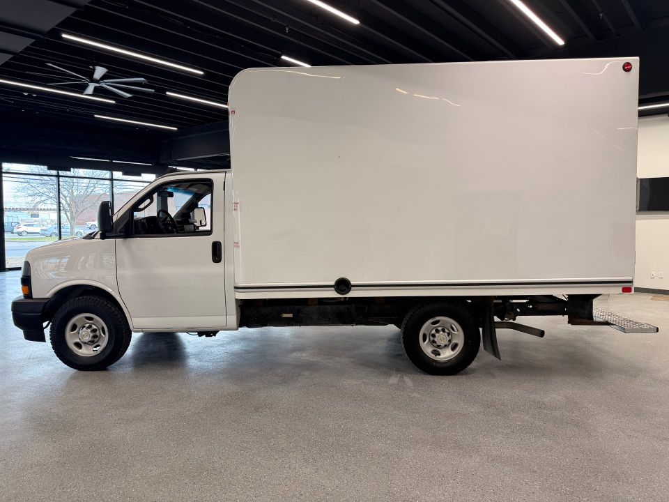 Chevrolet Express Cutaway 2024 - Image 2