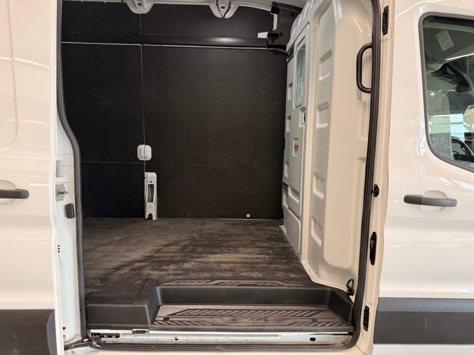 Ford Transit Cargo Van 2023 - Image 13