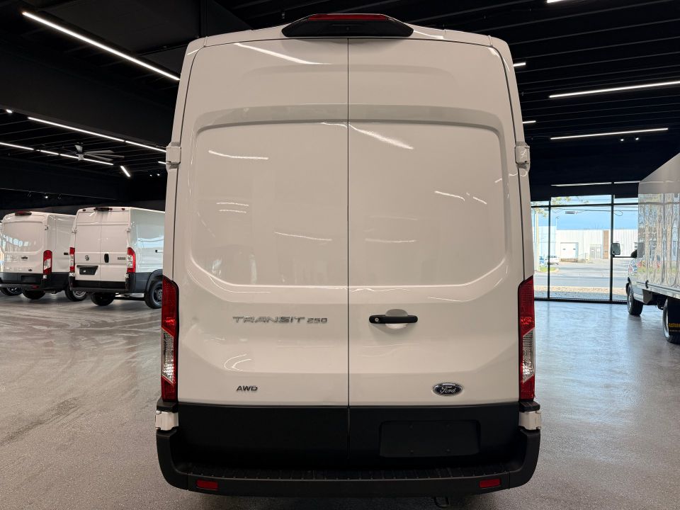 Ford Transit Cargo Van 2023 - Image 4