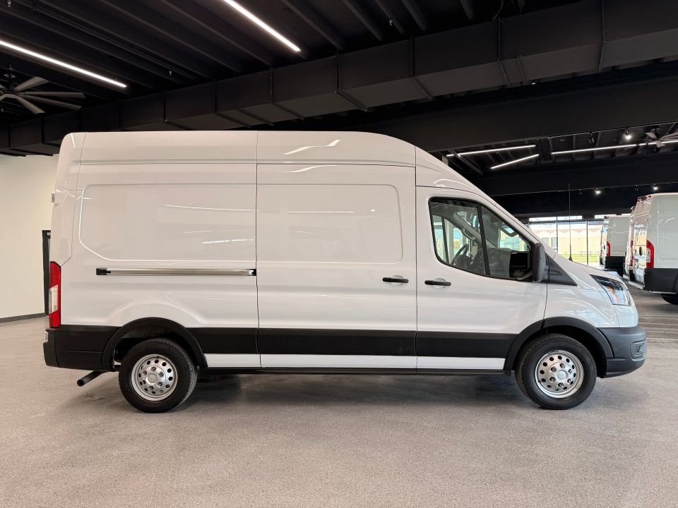 Ford Transit Cargo Van 2023 - Image 6