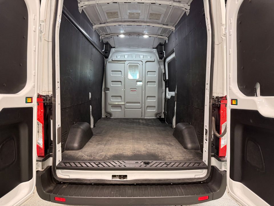 Ford Transit Cargo Van 2023 - Image 15