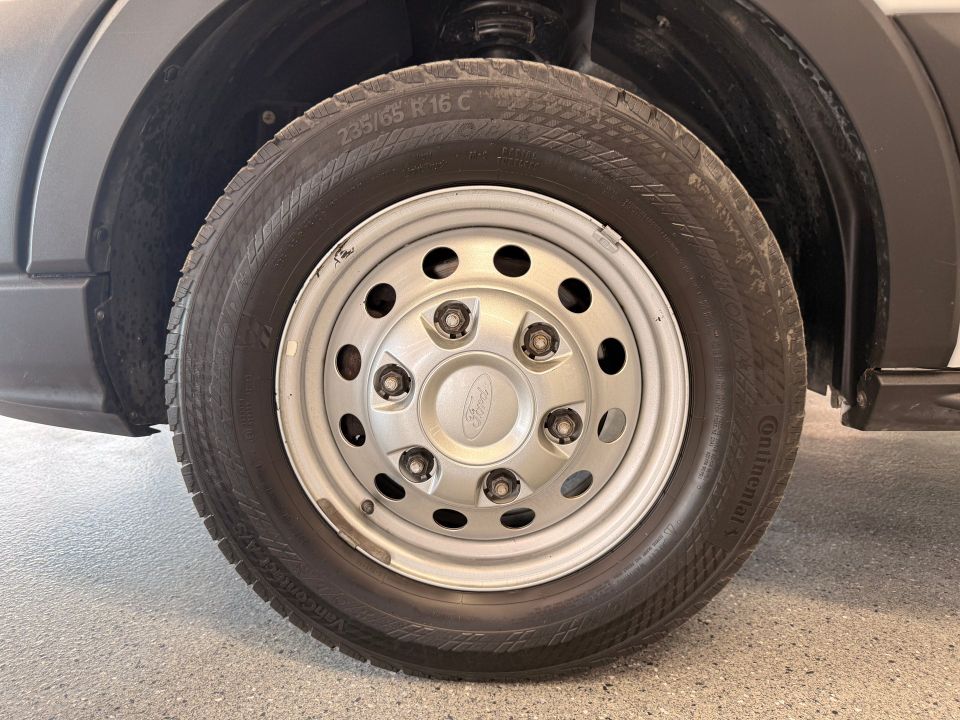 Ford Transit Cargo Van 2023 - Image 9