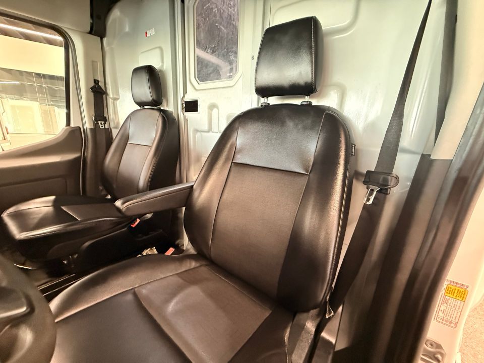 Ford Transit Cargo Van 2023 - Image 27